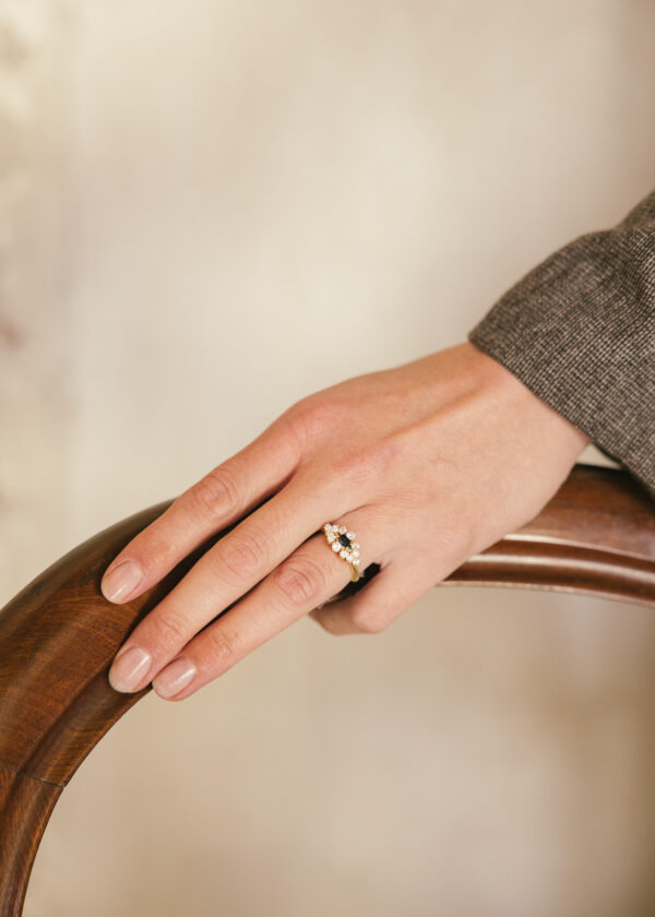 sortija-oro-18k-zafiros-diamantes-pedida (3) jv249 sortija rombo zafiro