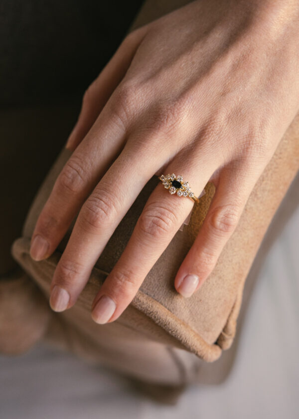 jv249 sortija rombo zafiro