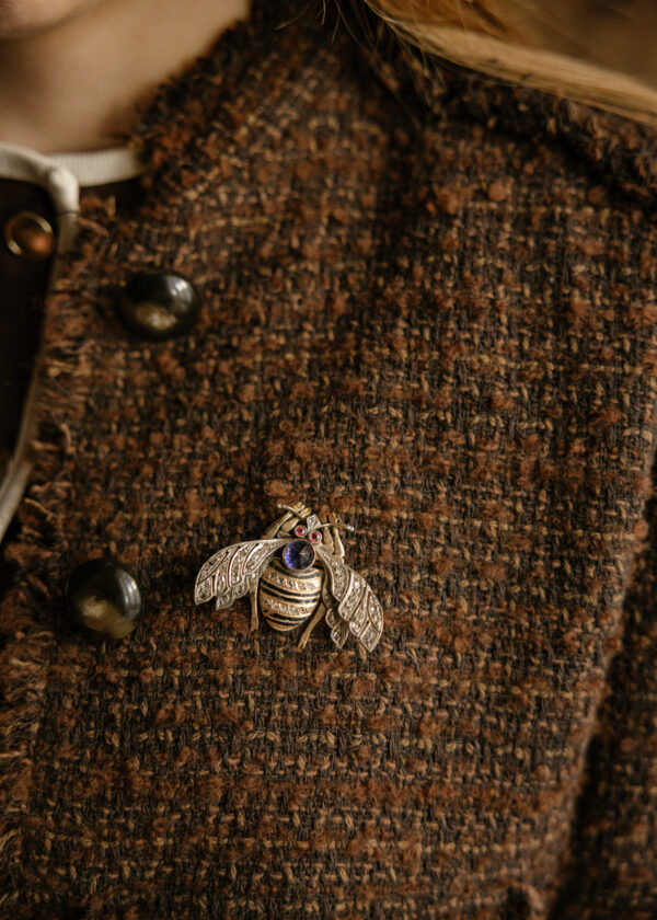 aq14 alfiler abejorro