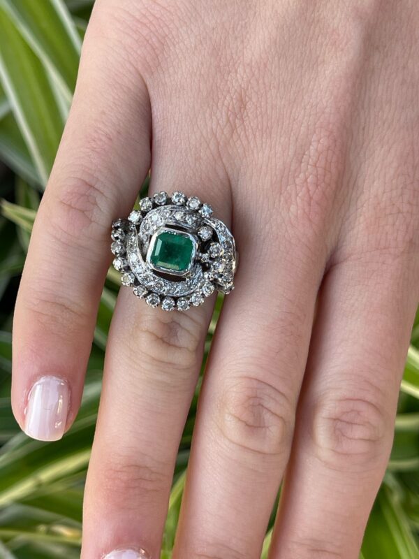 d64fe7ca-1127-4a9f-9c47-4c0e2e16b581 jf8 sortija esmeralda