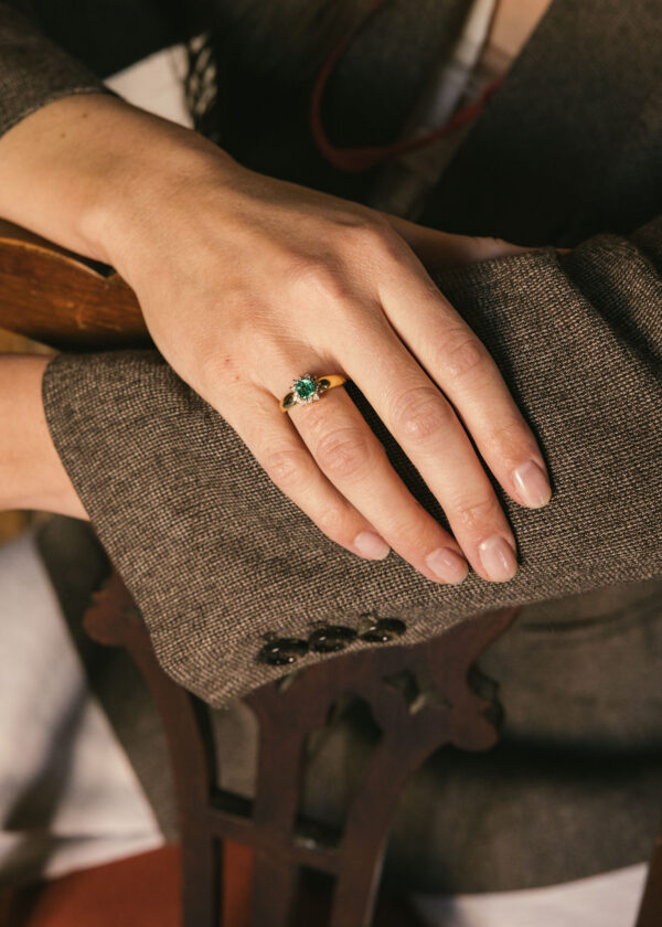 sortija-oro-amarillo-18k-diamantes-esmeralda-colombiana-pedida (5) aq10 roseta esmeralda