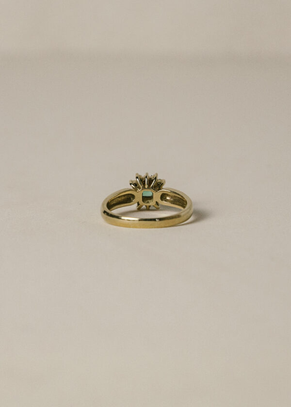 sortija-oro-amarillo-18k-diamantes-esmeralda-colombiana-pedida (6) aq10 roseta esmeralda