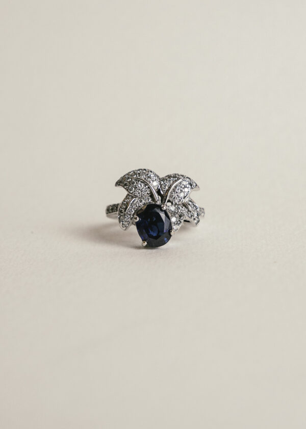 sortija-oro-blanco-18k-diamantes-zafiros (3) jf11 sortija zafiro