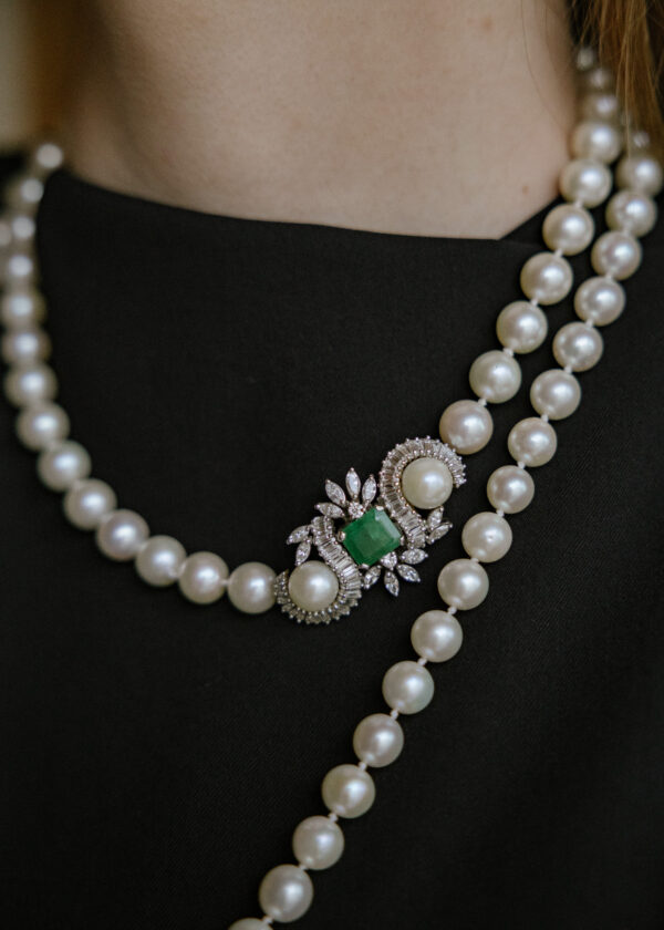 collar-perlas-broche-oro-blanco-14k-diamantes-esmeraldas-baguette (3) collar de perlas con broche de esmeraldas